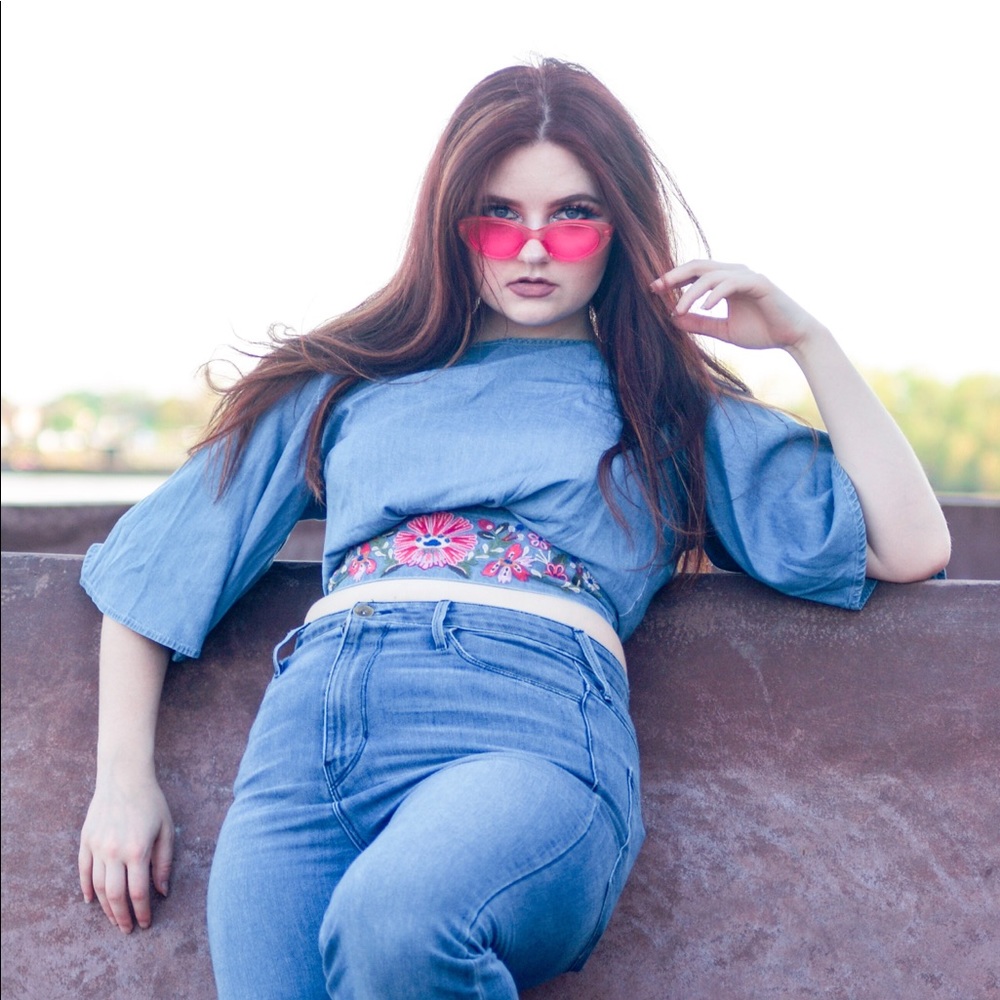 Gianni Bini denim embroidered top.